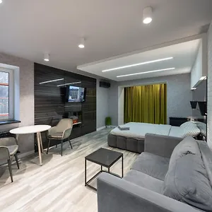 https://luxrent-kreshatik-arenacity-skybar.hotels-of-kiev.com